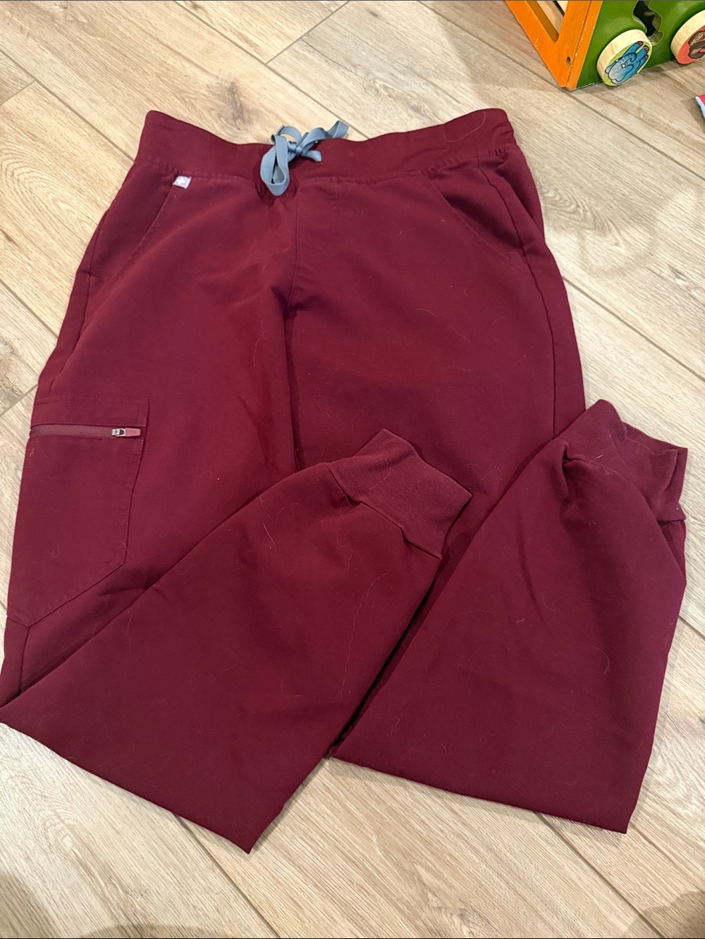 Women’s figs Burgundy Drawstring Jogger Pants